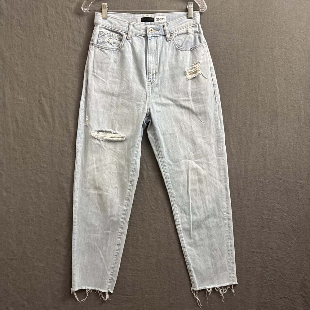 Uniqlo Women's Size 26 Light Wash High Waisted Tapered Straight Leg Jeans